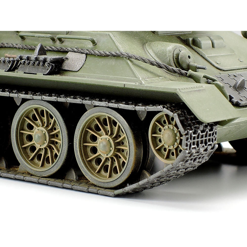 Image of 1/48 Russian Med Tank T34/85 Plastic Model Kit