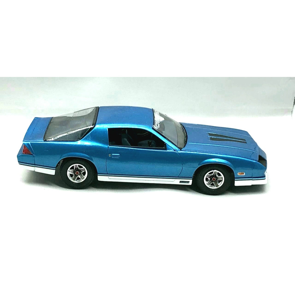 Image of 1/32 1982 Chevy Camaro Route 32 Plastic Model Kit