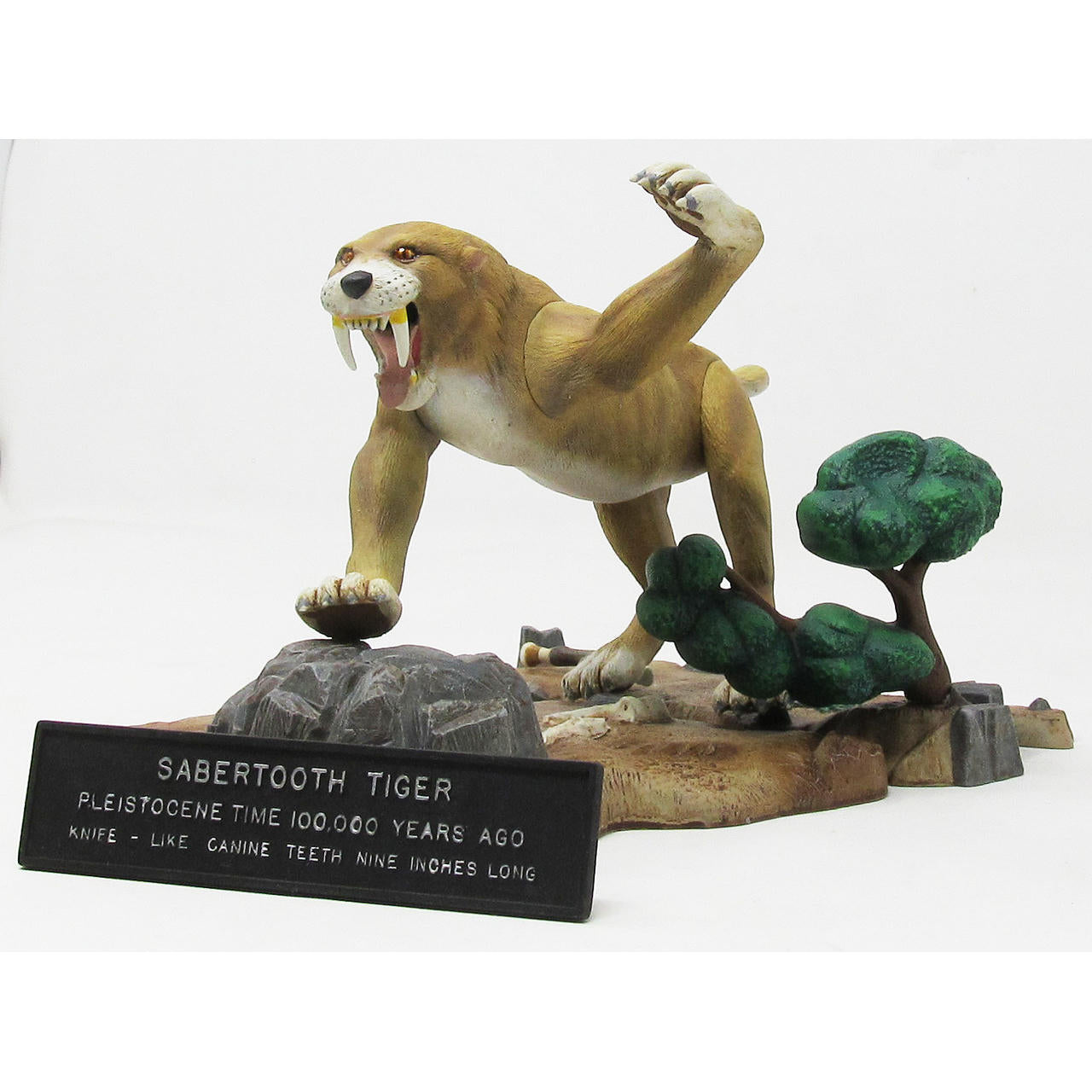 Image of Prehistoric Scenes Saber Tooth Tiger 1/13 Plastic Model