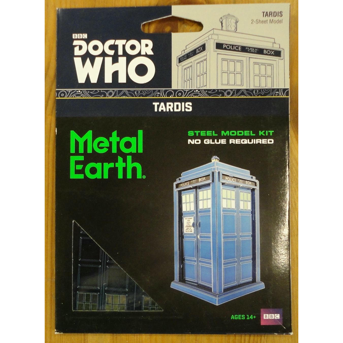 Image of Metal Earth 3D Laser Cut Steel Model Kit Doctor Who Tardis Color FASMMS400M
