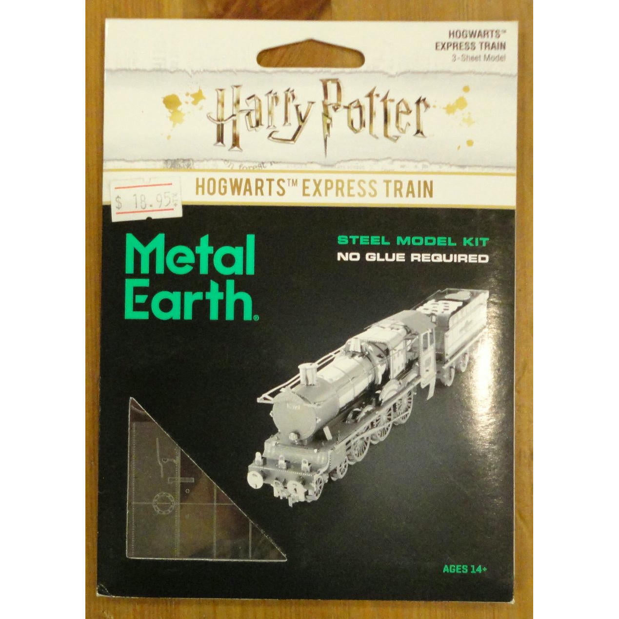 Image of Metal Earth 3D Laser Cut Steel Model Kit Harry Potter Hogwarts Express