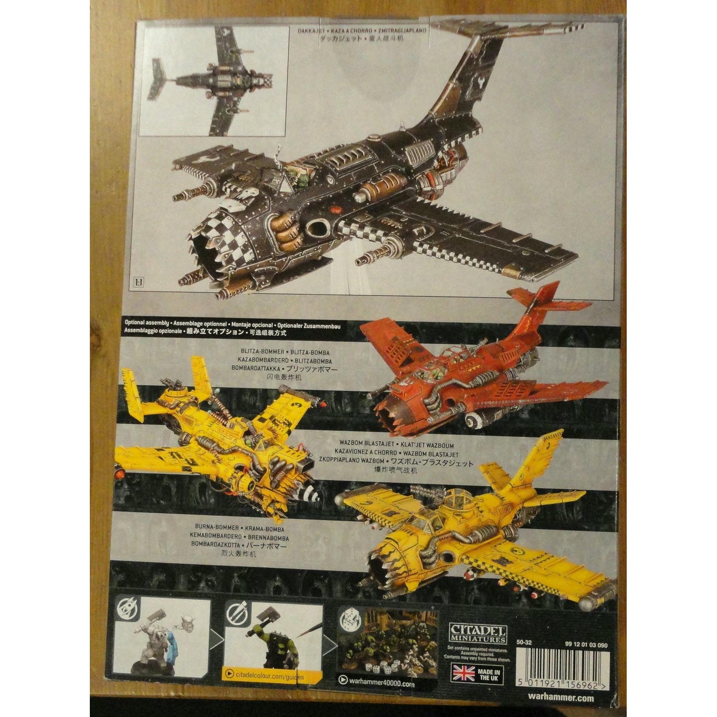 Image of Warhammer 40,000 40K: Orks Dakkajet Miniature GAW50-32