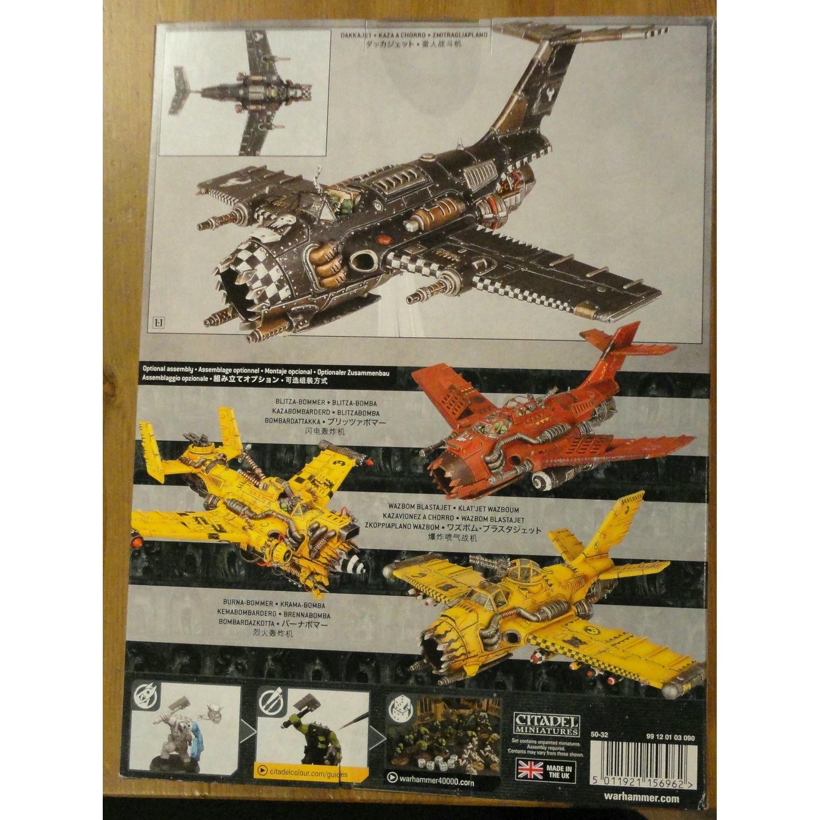 Image of Warhammer 40,000 40K: Orks Dakkajet Miniature GAW50-32