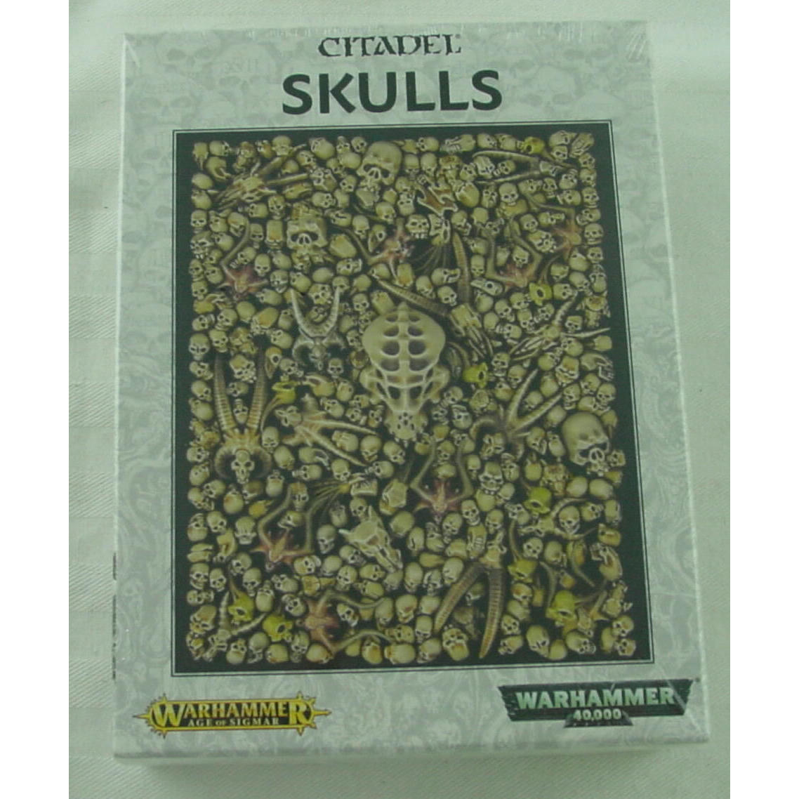 Image of Warhammer 40K 40,000 Skulls set ( 340 assorted skulls) GAW64-29