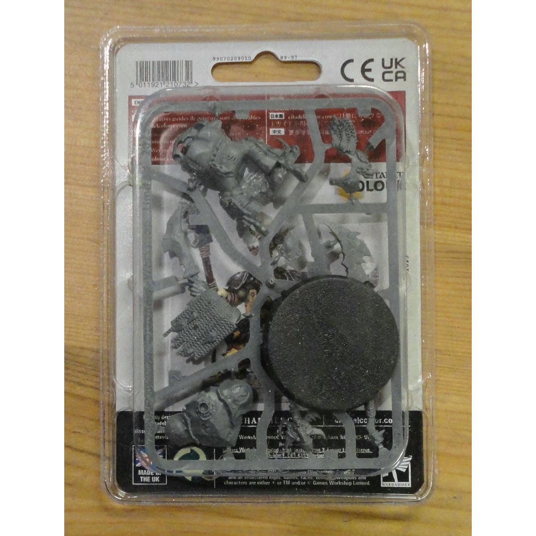 Image of Warhammer Age of Sigmar Orruk Warclans Ironjawz Ardboy Big Boss GAW89-57
