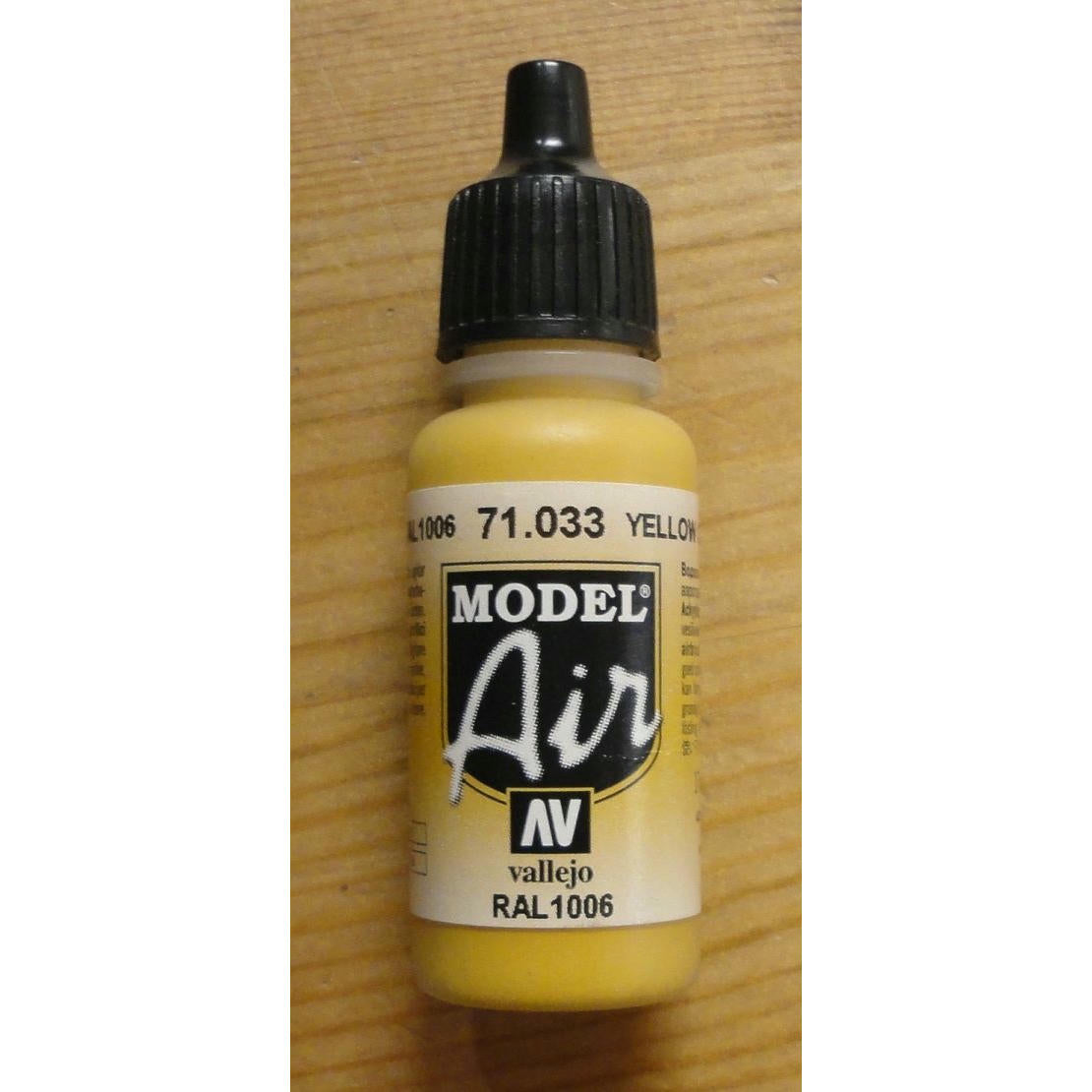 Image of Vallejo Yellow Ochre Model Air Acrylic Model/Miniatures Paint 17ml VAL71033