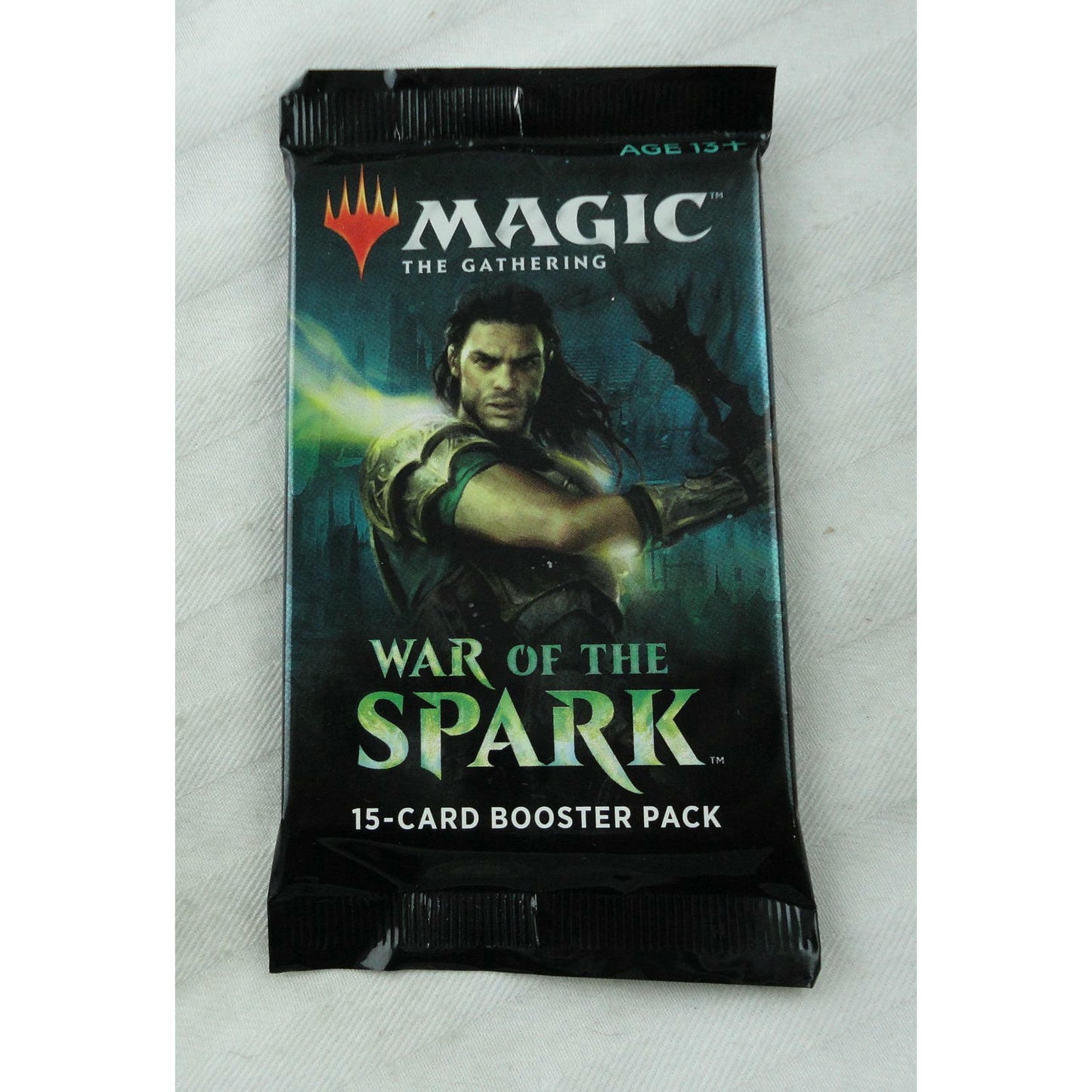 Image of Magic the Gathering: War of the Spark English Sealed 15-Card Draft Booster Pack