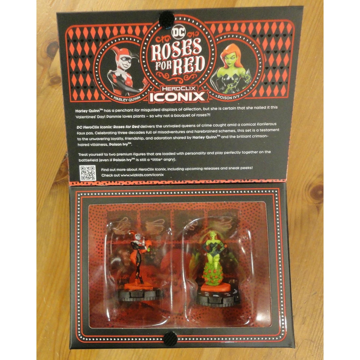 Image of Heroclix DC Comix Harley Quinn, Roses For Red Premium Sculpt Figure Set 84064